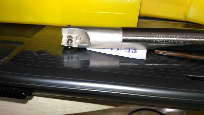 Фреза BAP 300R D16 d16 L130 z1 со сменными лезвиями BAP300R-16-130-C16-2T фото